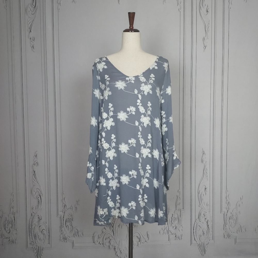 Altard State Embroidered Flared Sleeve Keyhole Back Dress Gray White S